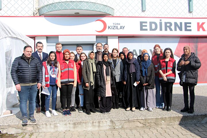 Uluslararası Öğrenciler Depremzedelere Kan Bağışında Bulundu